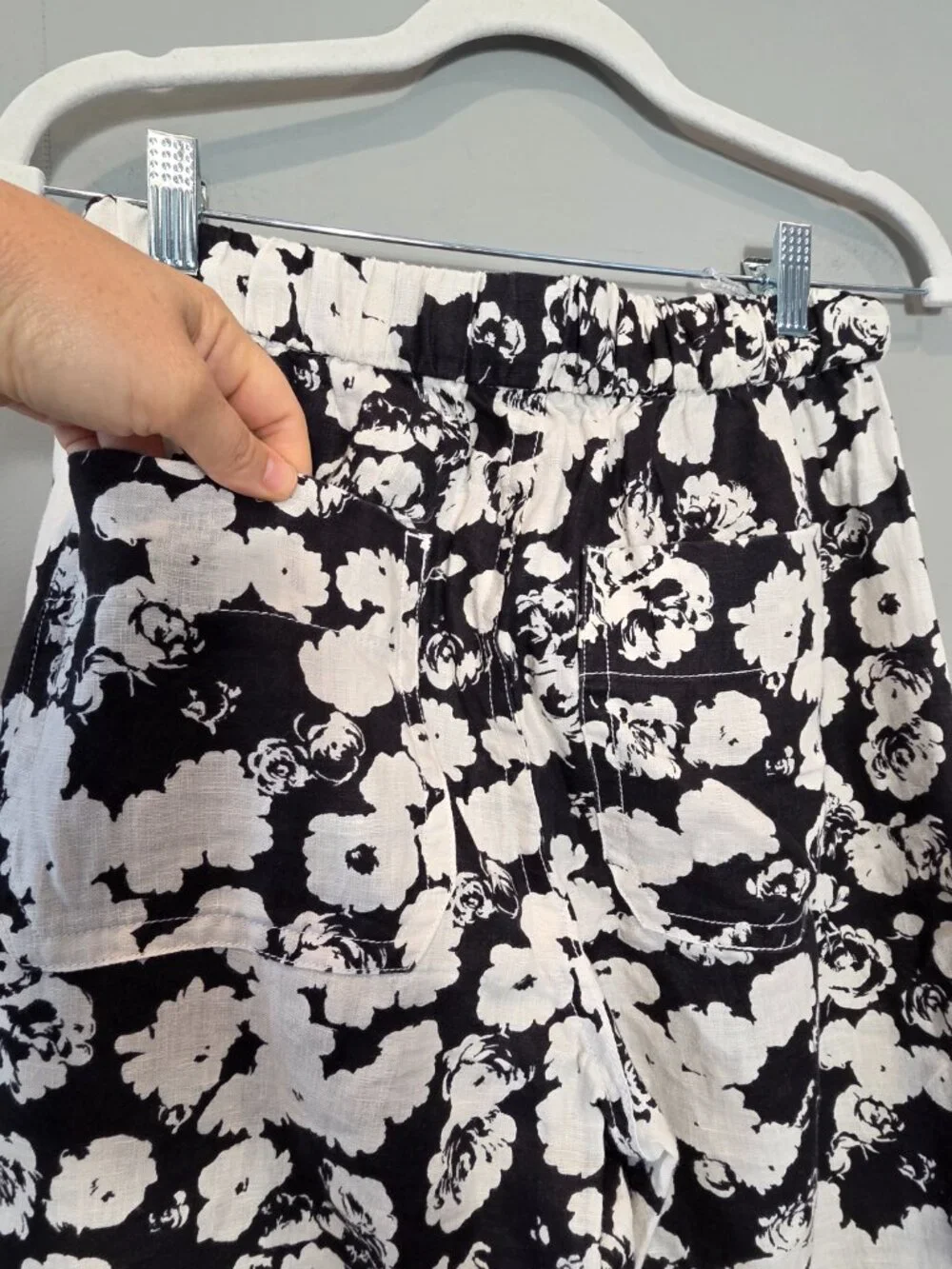 Everlane Linen Pull-On Barrel Pant Black Bone Floral